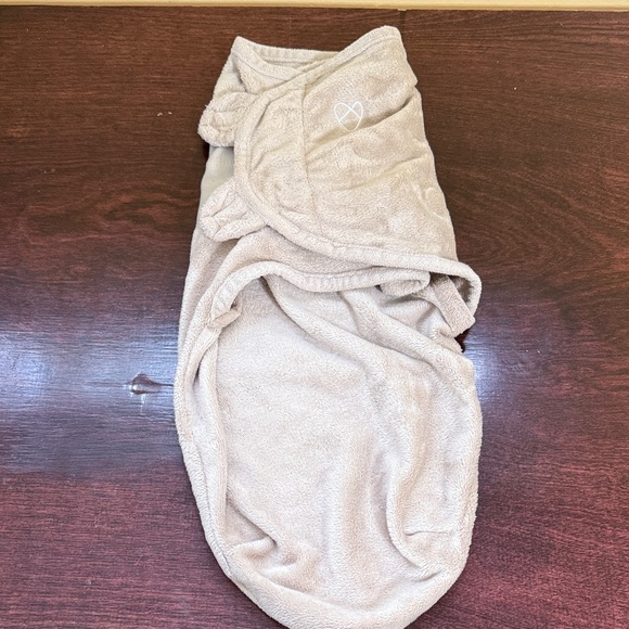 SwaddleMe tan fleece swaddle - Picture 1 of 4